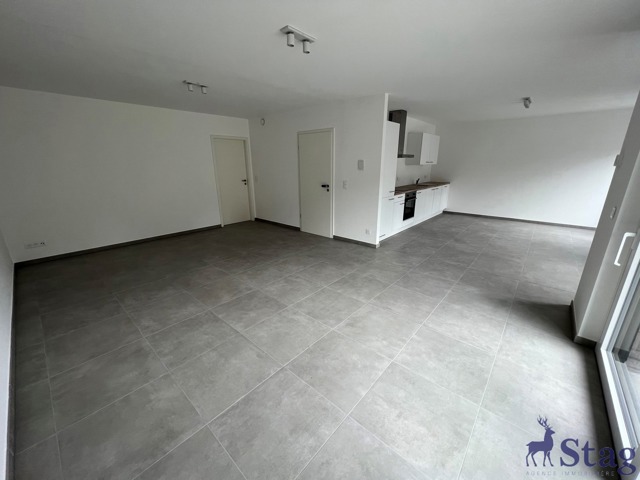 Appartement 2 chambres, terrasse, parking et cave