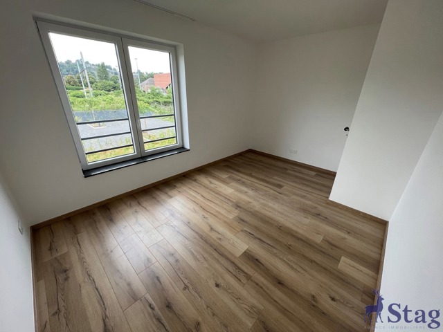 Appartement 2 chambres, terrasse, parking et cave