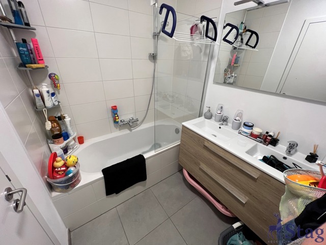 Penthouse 2 chambres avec terrasses, parking et cave