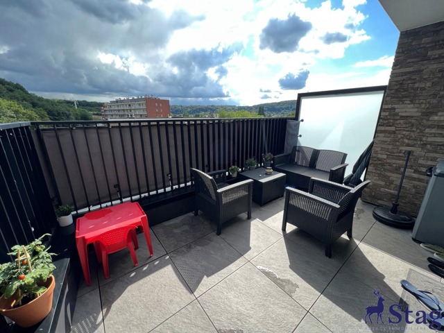 Penthouse 2 chambres avec terrasses, parking et cave