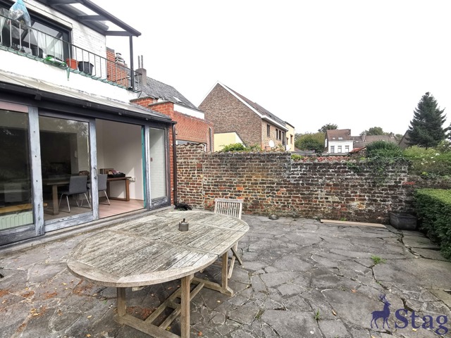 Bureau de 65 m² avec parking idéalement situé à Bierges