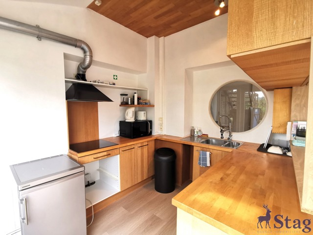 Bureau de 65 m² avec parking idéalement situé à Bierges