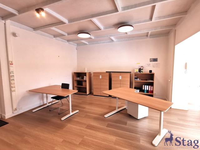 Bureau de 65 m² avec parking idéalement situé à Bierges