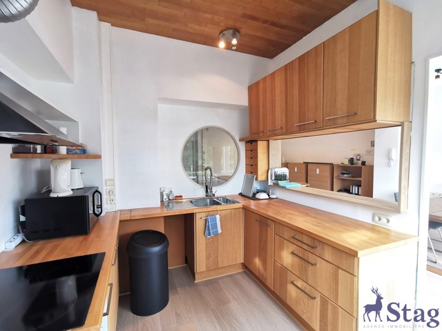 Bureau de 65 m² avec parking idéalement situé à Bierges