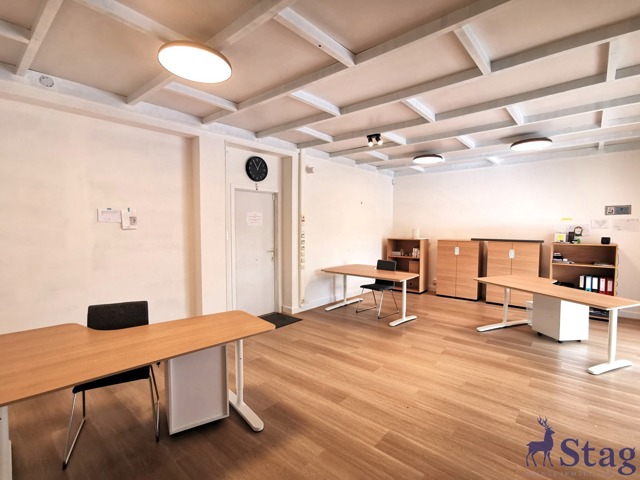 Bureau de 65 m² avec parking idéalement situé à Bierges
