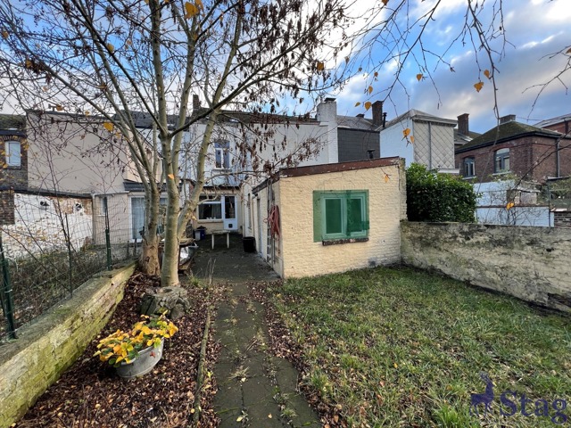 Maison 5 chambres, jardin et caves  idéalement située