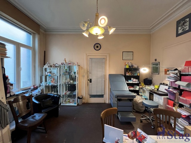 Maison 5 chambres, jardin et caves  idéalement située