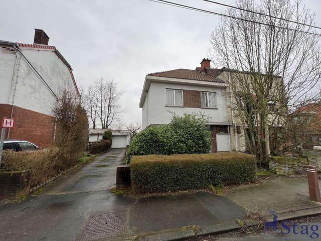 Maison 3 façades avec garage et caves