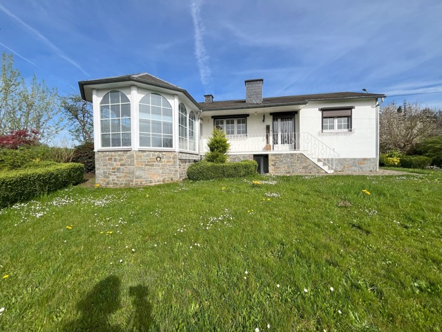 Maison plain-pied avec jardin de 15 ares