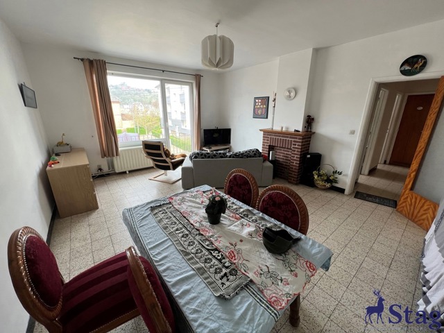 Appartement une chambre à proximité immédiate de la Meuse