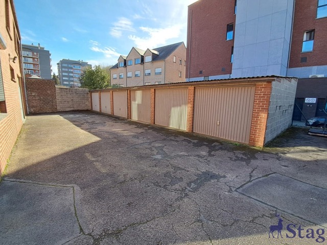 Lot de 6 Box garages fermés idéalement situés