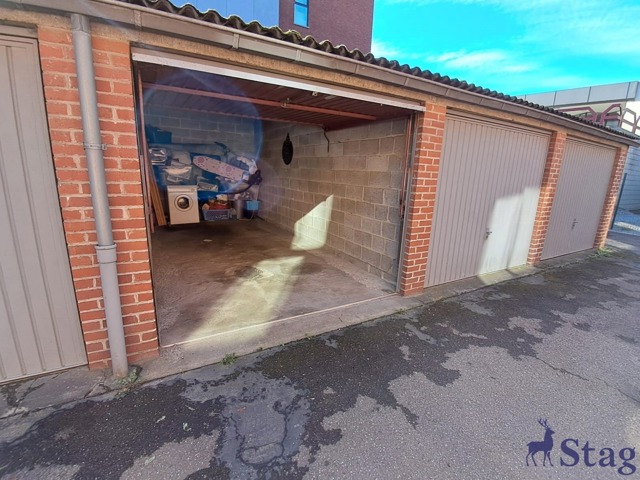 Lot de 6 Box garages fermés idéalement situés