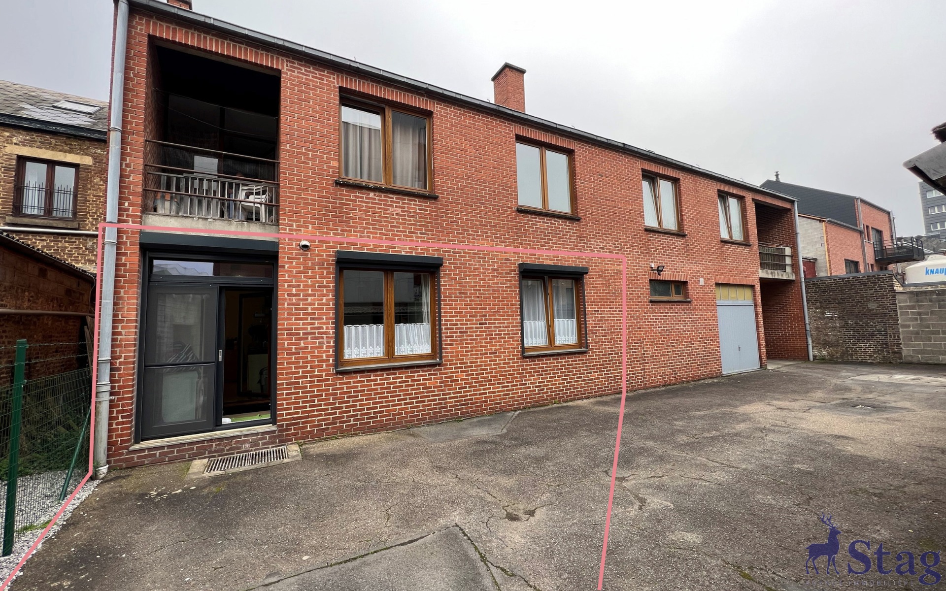 Appartement rez 2 chambres et cour à proximité de la Meuse