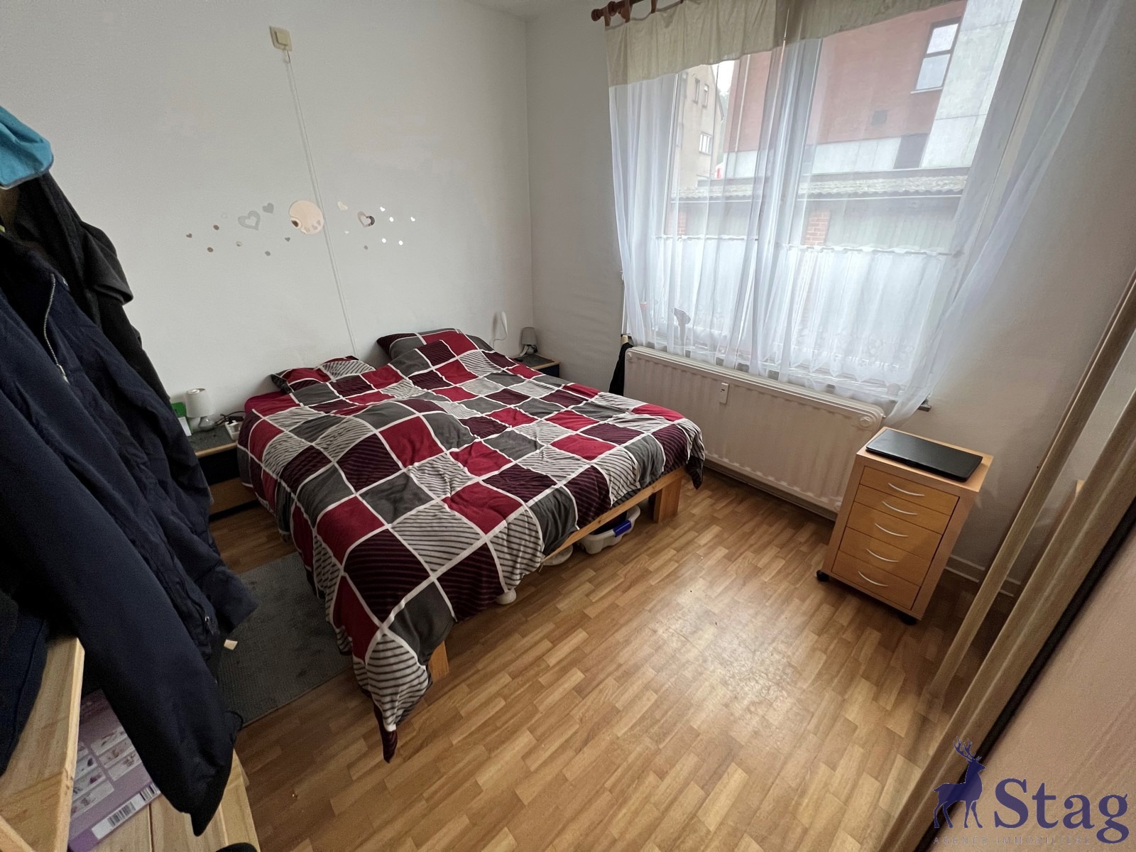 Appartement rez 2 chambres et cour à proximité de la Meuse