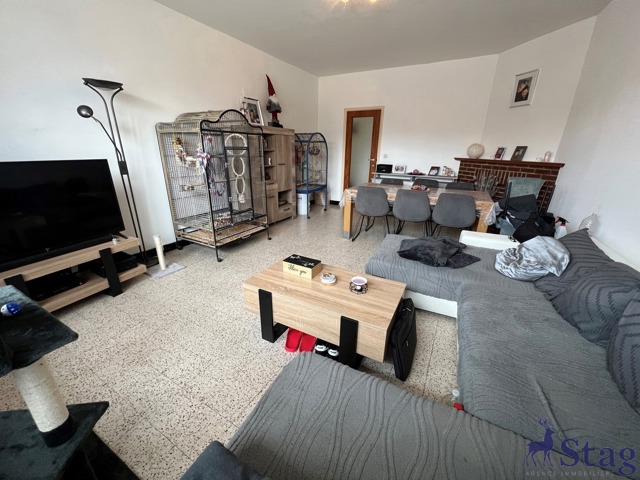 Appartement rez 2 chambres et cour à proximité de la Meuse