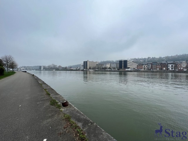 Appartement rez 2 chambres et cour à proximité de la Meuse