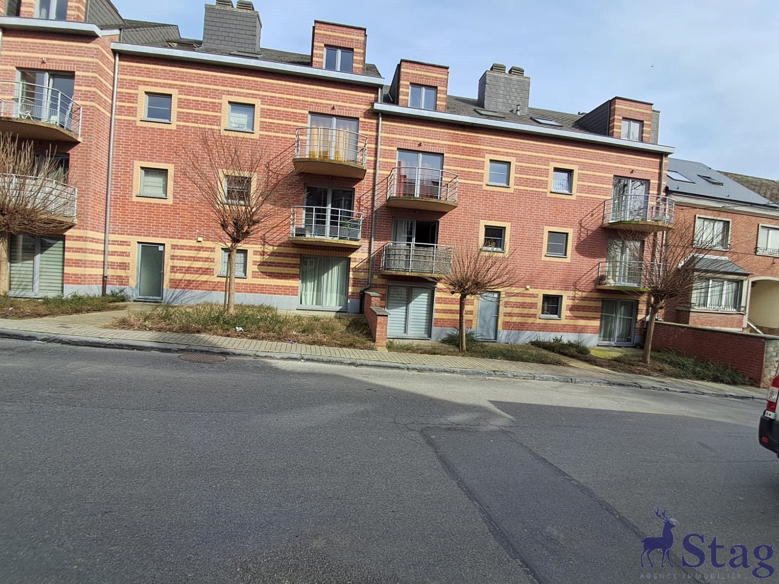 Appartement 2 chambres avec terrasse, parking et cave