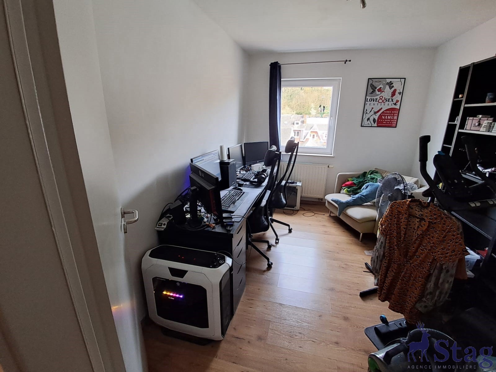 Appartement 2 chambres avec terrasse, parking et cave