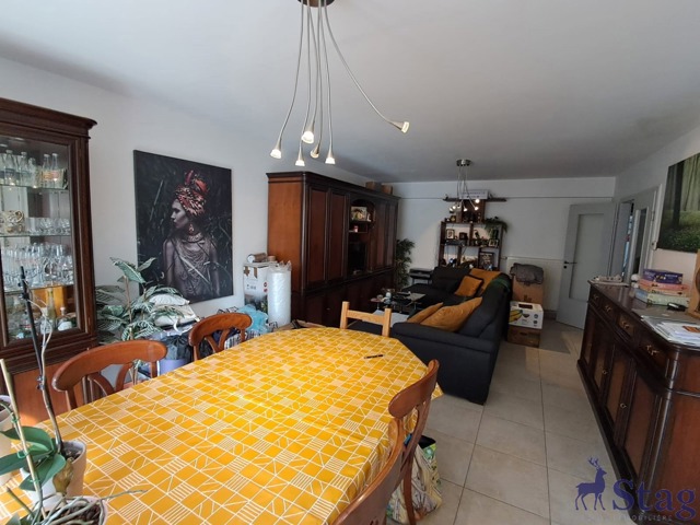 Appartement 2 chambres avec terrasse, parking et cave
