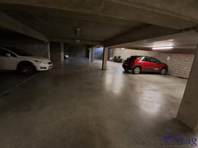 Appartement 2 chambres avec terrasse, parking et cave
