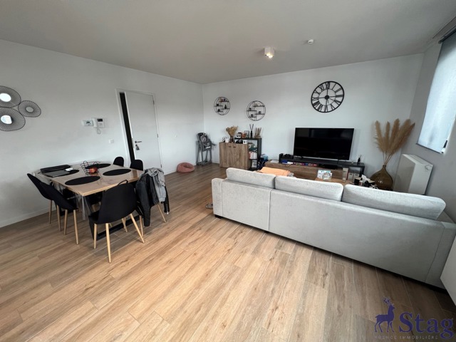 Bel appartement 2 chambres terrasse, parking et cave
