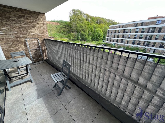 Bel appartement 2 chambres terrasse, parking et cave