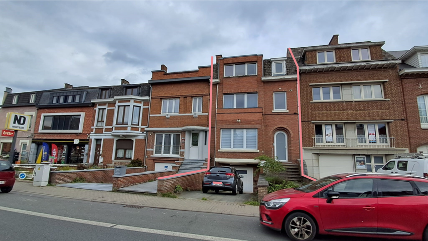 Maison de ville avec 2 unités reconnues, garage, caves