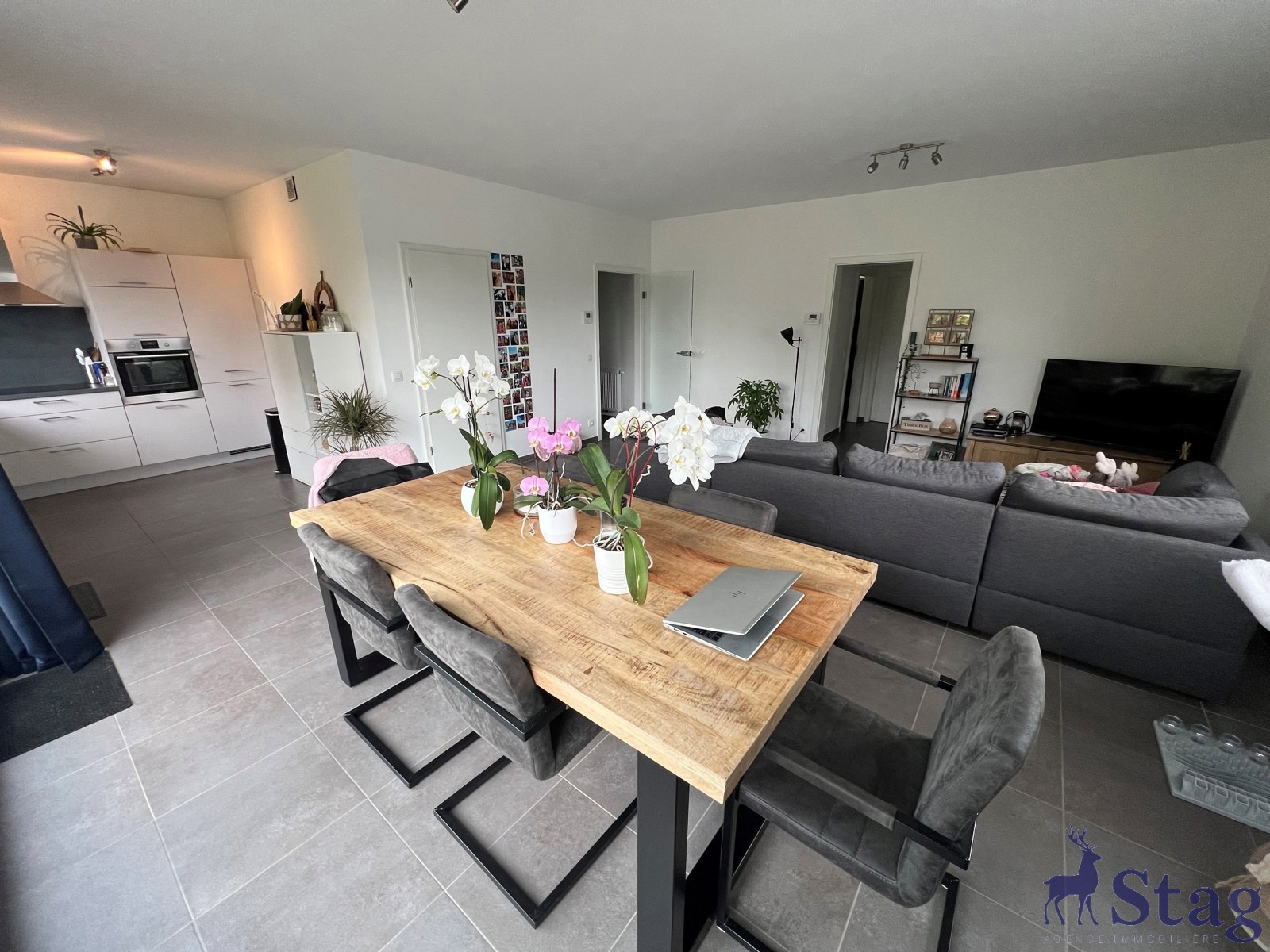 Agréable appartement 2 chambres terrasse parking et cave