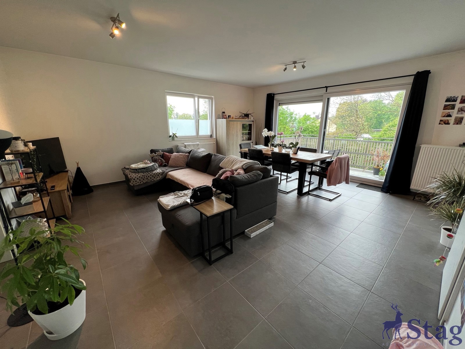Agréable appartement 2 chambres terrasse parking et cave