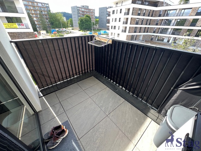 Bel appartement 2 chambres terrasse, parking et cave