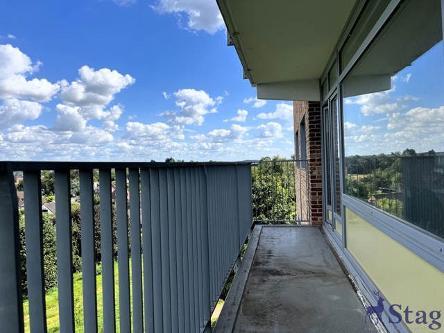 Appartement 2 chambres, bureau, terrasse parking et cave
