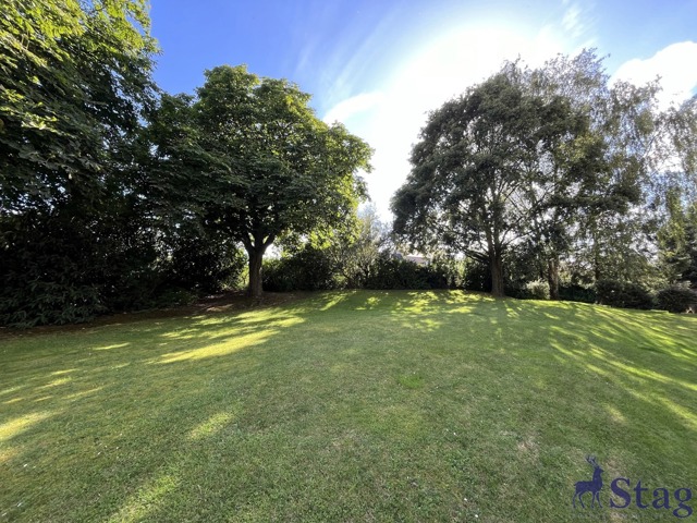 Appartement 2 chambres, bureau, terrasse parking et cave