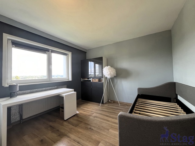 Appartement 2 chambres, bureau, terrasse parking et cave