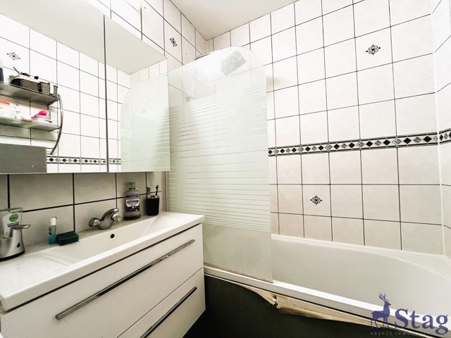 Appartement 2 chambres, bureau, terrasse parking et cave