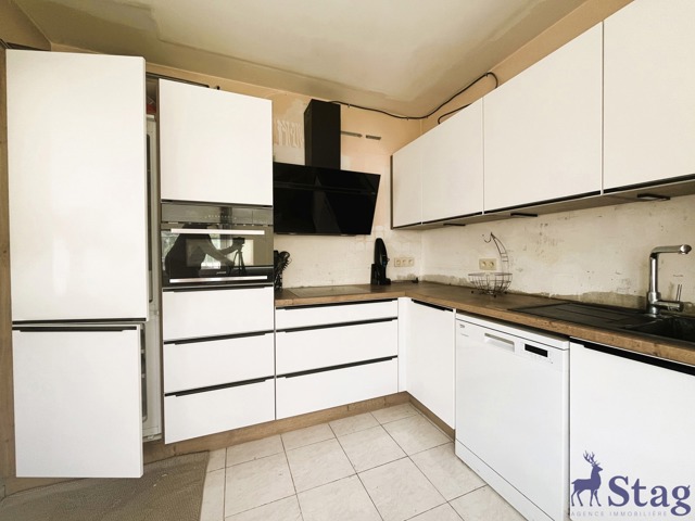 Appartement 2 chambres, bureau, terrasse parking et cave