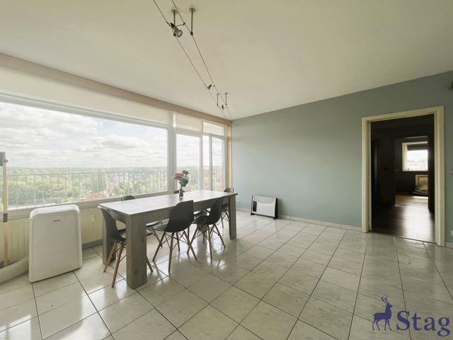 Appartement 2 chambres, bureau, terrasse parking et cave