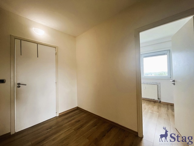 Appartement 2 chambres, bureau, terrasse parking et cave