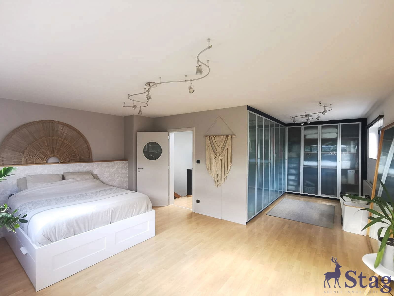 Superbe maison bel-étage avec espace professionnel