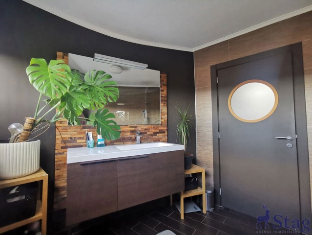 Superbe maison bel-étage avec espace professionnel