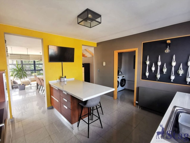 Superbe maison bel-étage avec espace professionnel