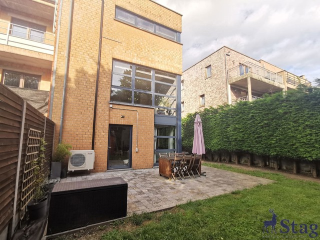 Superbe maison bel-étage avec espace professionnel