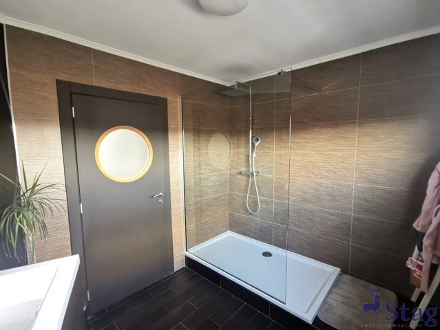 Superbe maison bel-étage avec espace professionnel