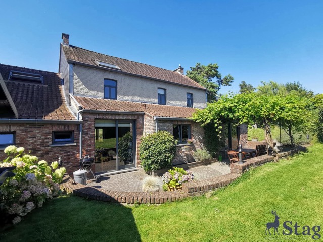 Maison 3 chambres avec beau jardin, cave et garage