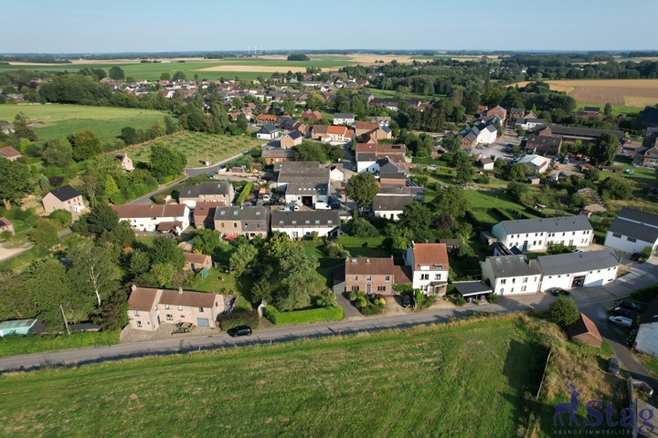 Maison 3 chambres avec beau jardin, cave et garage