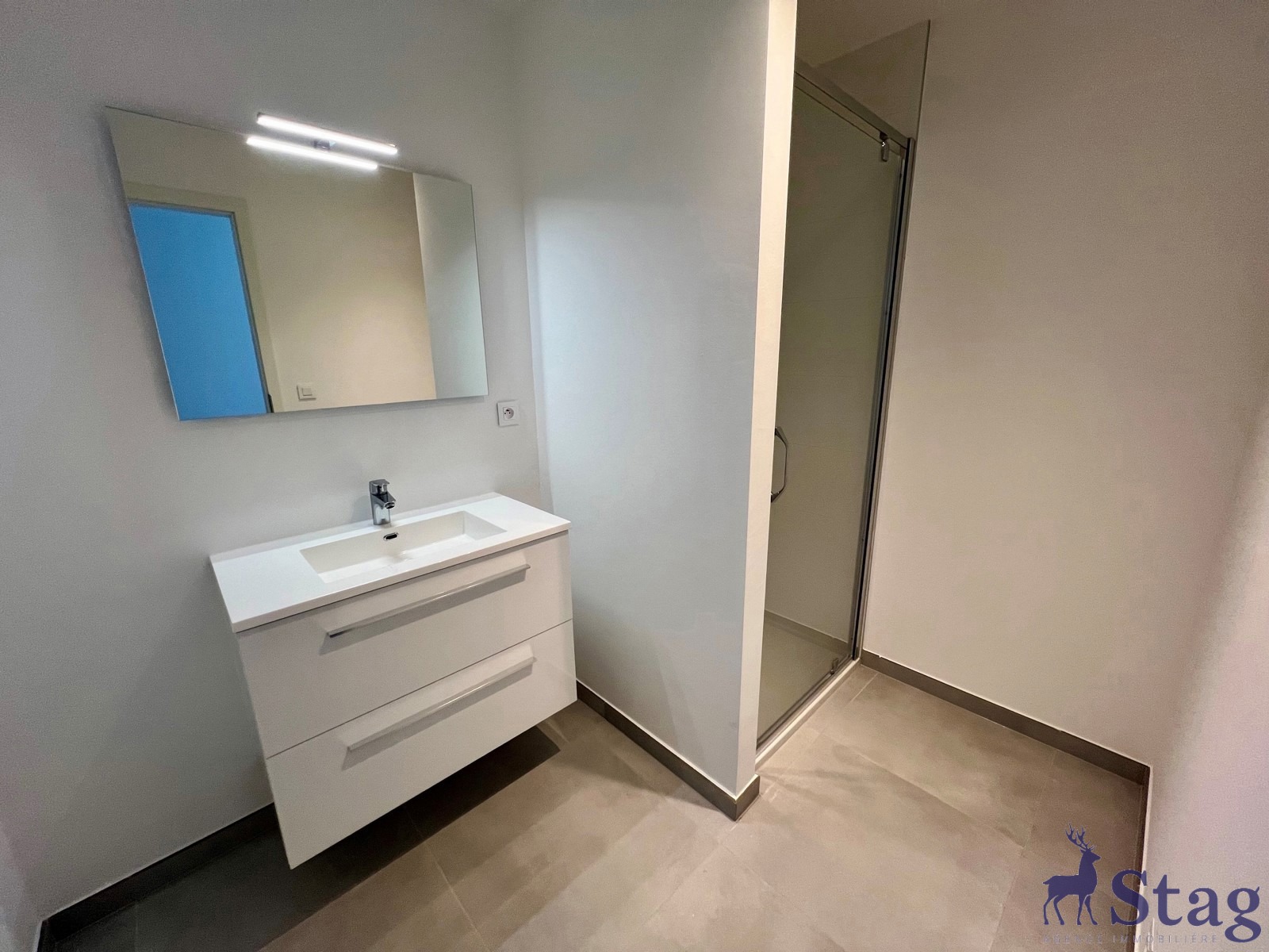 Appartement neuf 2 chambres, terrasse, parking et cave