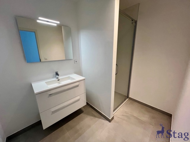 Appartement neuf 2 chambres, terrasse, parking et cave