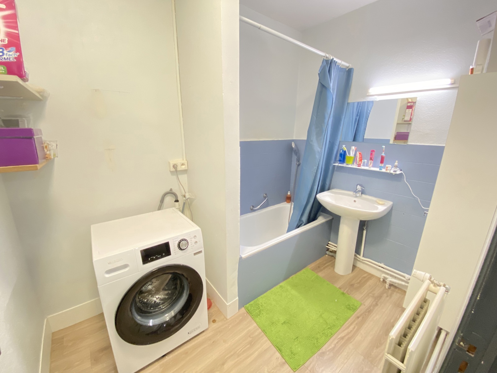 Appartement traversant 2 chambres, terrasses, parking, cave