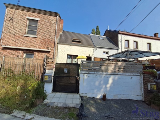 Maison 2 chambres avec cour extérieure et cave