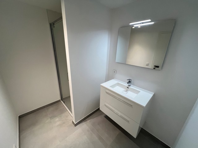 Appartement neuf 2 chambres, terrasse, parking et cave