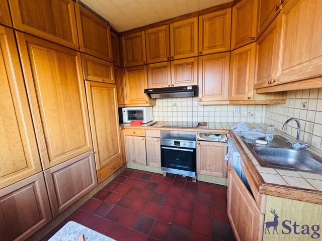Villa 4 chambres à rénover avec terrain à bâtir